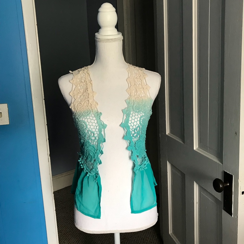‼️SALE‼️Ombré Crochet Vest 🦋